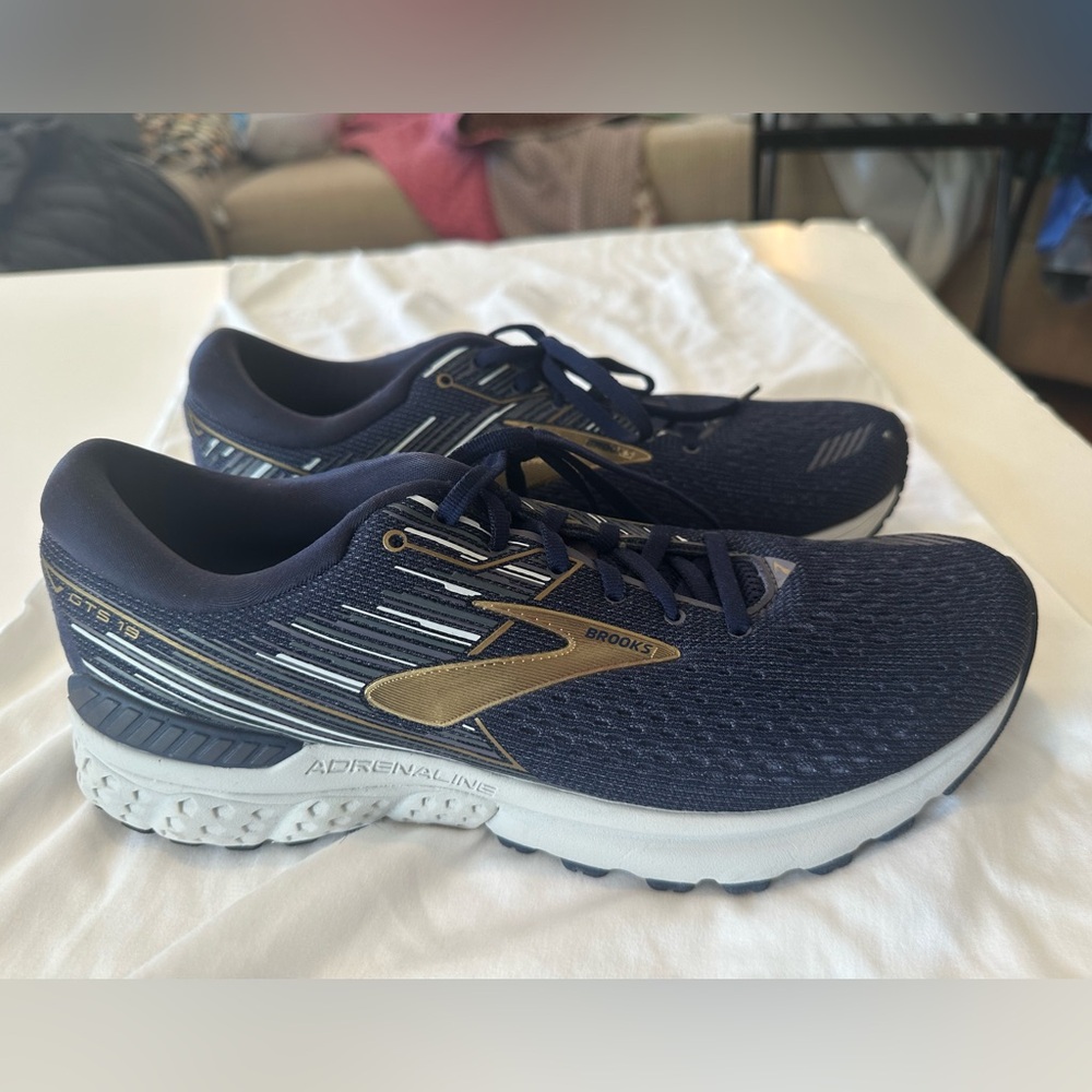 Brook’s running shoes - men’s - size 10 - like new, lightly used